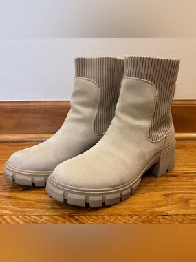 Sincerly Jules Chunky Lug Chelsea Ankle Boots in Light Taupe